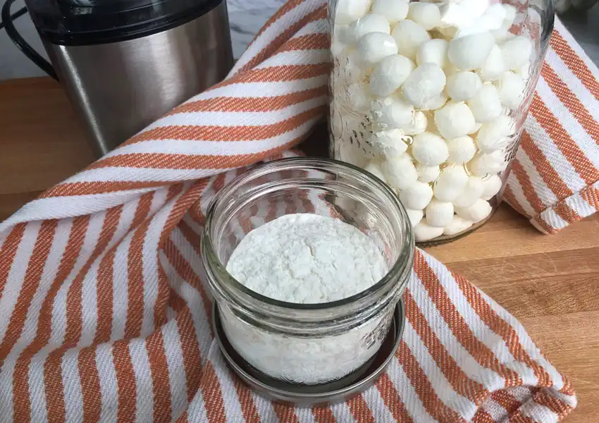 Showing dried marshmallows being turned into powder