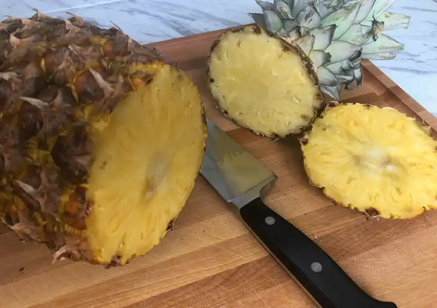 A pineapple with the ends cut off